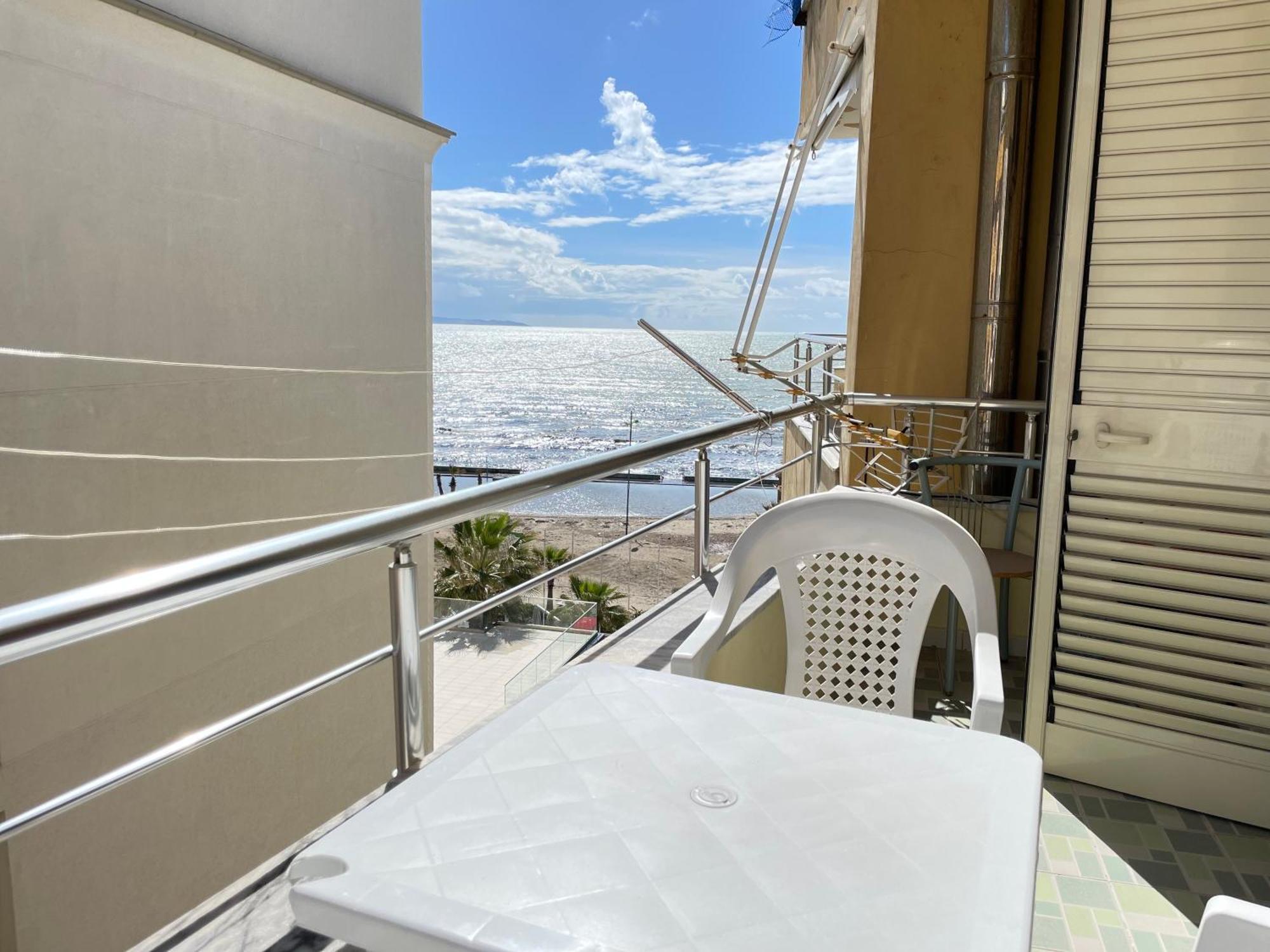 H&G Seaview Apartments Durrës Exteriör bild